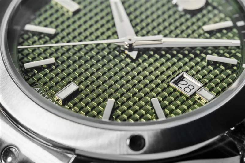 綠面+格紋+運動，萬元預算的瑞士腕表又一爆款-復刻表