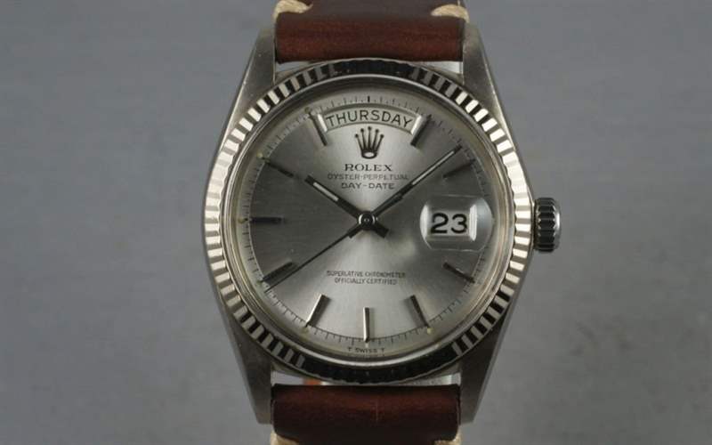 在可信的分銷商買新表當然少一份擔心，而且享有很好的服務，但對于新