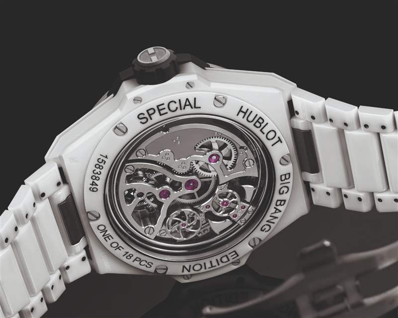 HUBLOT宇舶極致工藝表現一體式陶瓷陀飛輪三問腕表技術要求極高-復刻表