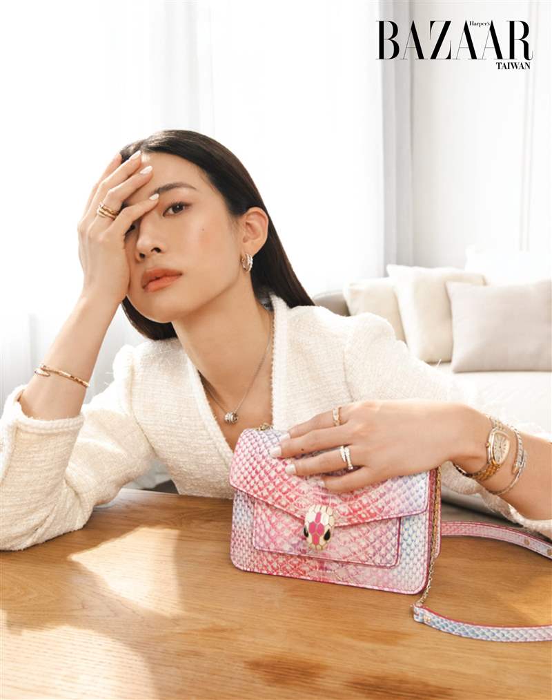 趙岱新化身Serpenti女神展演百變時尚風(fēng)格 最美主播轉(zhuǎn)戰(zhàn)演藝圈,趙岱新化身寶格麗Serpenti女神展演百變時尚風(fēng)格-復(fù)刻表