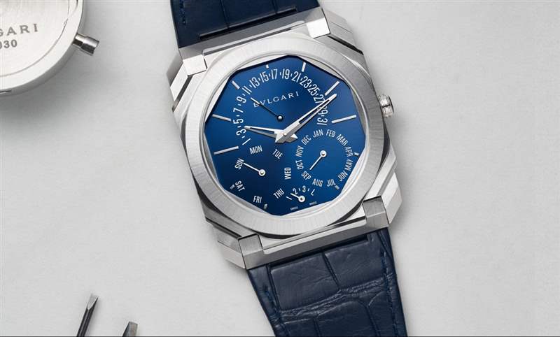 史上最薄萬年歷!鉑金、藍面,優雅面世|BVLGARI Octo Finissimo 超薄萬年歷腕表-復刻表