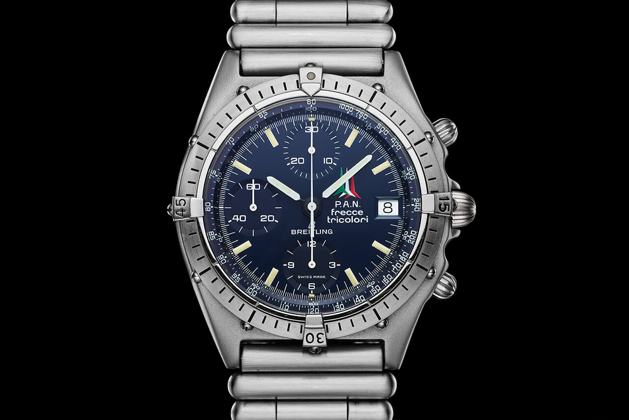 百年靈 Chronomat B01 42 Frecce Tricolori 限量版,藍色表盤和同色計時盤