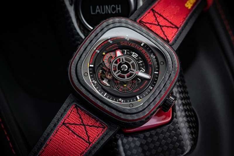 七個星期五SevenFriday P3C/04碳紅色引擎設計-復刻表