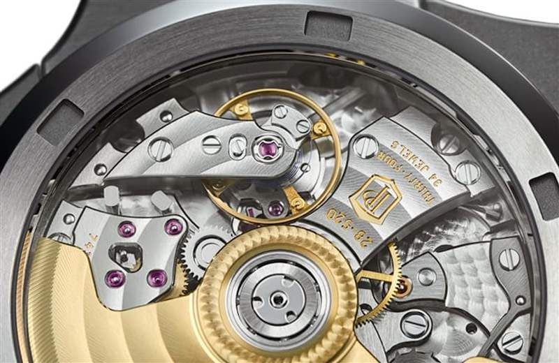 PATEK PHILIPPE Nautilus 5990/1A-011 參考價(jià):HK$ 492,300(PATEK PHILIPPE官網(wǎng)) PP百達(dá)翡麗標(biāo)尾會推出4款新Nautilus金鷹手表型號價(jià)格一次看-復(fù)刻表