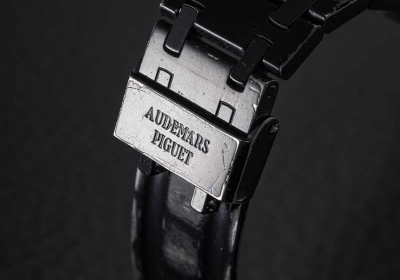 香奈兒設(shè)計師和哥特勛爵卡爾·拉格斐佩戴的皇家橡樹-復(fù)刻表