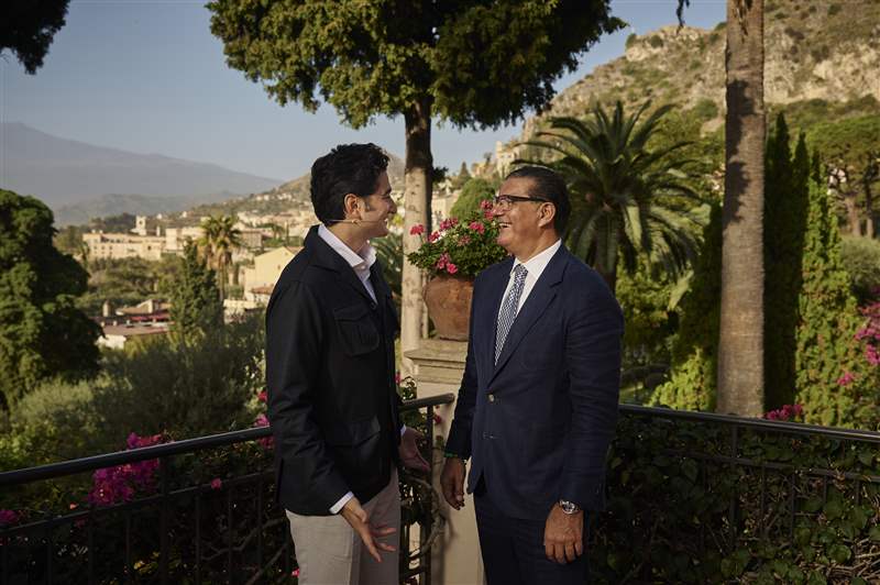 圖片報道Jacob & Co. 在西西里島舉行了一場盛大的盛會，發布了一款狂野的新“教父”手表-復刻表