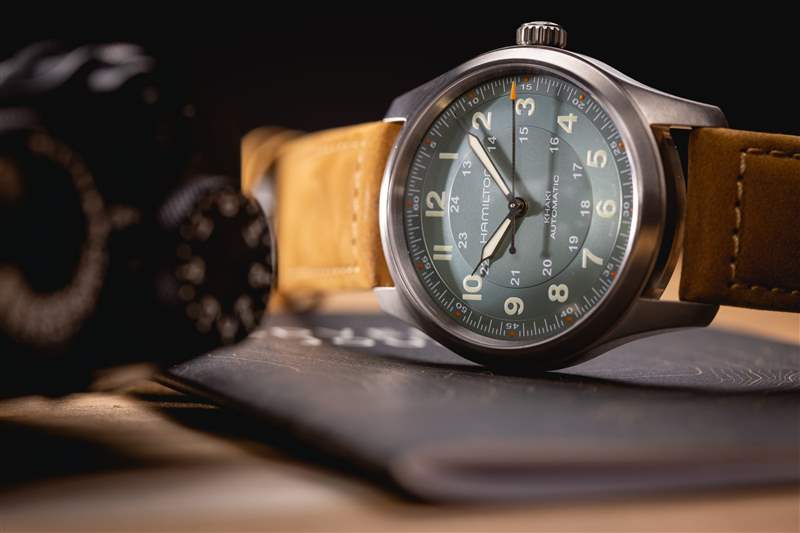 推出全新漢密爾頓卡其野戰(zhàn)系列鈦金屬自動腕表，演繹經(jīng)典設(shè)計-復(fù)刻表