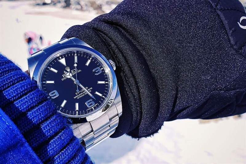 而「EXPLORER」一字也從12點移至6點位。 當年還有兩項改動爭議,其一就是拿走了 回顧Rolex Explorer歷史|369豈止是勞力士入門表!-復(fù)刻表