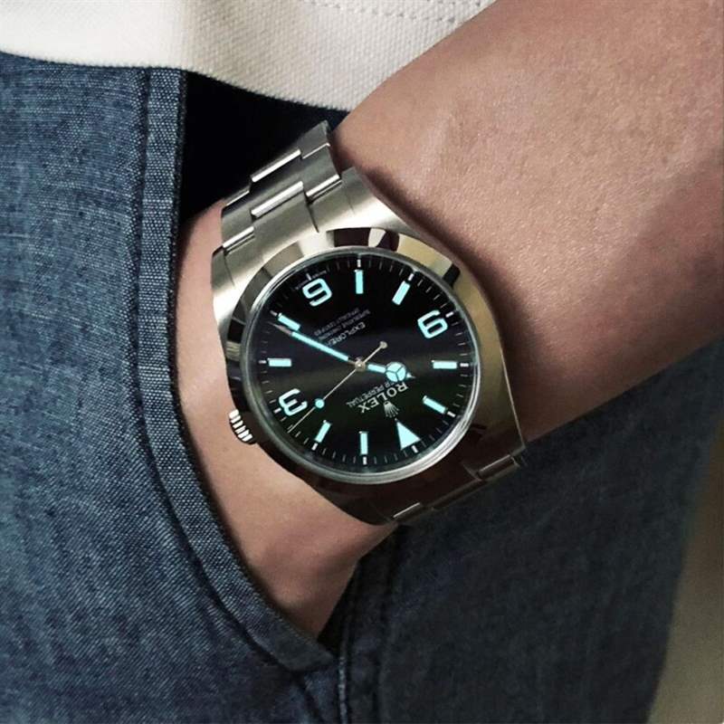 現(xiàn)役的Explorer再經(jīng)過微調(diào),指針略為變大,改善閱時度及整體比例,經(jīng)典「369」數(shù)字 回顧Rolex Explorer歷史|369豈止是勞力士入門表!-復(fù)刻表