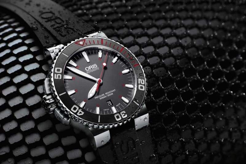 Oris Aquis 紅色限量版 腕表冷知識(shí)|什么是左手版腕表?表冠又點(diǎn)解喺左邊?-復(fù)刻表