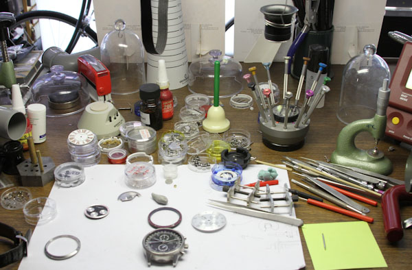 丹尼爾·德雷弗斯（Daniel Dreifuss）創(chuàng)辦的莫里斯·德·莫里亞克（Maurice de Mauriac）鐘表公司-復(fù)刻表