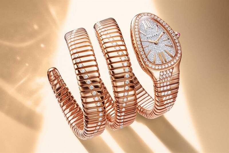 BVLGARI Serpenti Tubogas Infinity呈現出活靈活現的靈蛇曲線