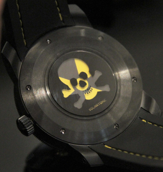 Volna  Volntatomic watch back Volna Volnatomic放射性藝術表盤的手表-復刻表